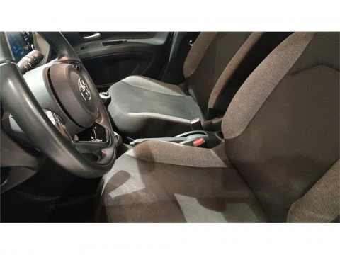 Toyota Aygo X Cross 5 Puertas Play 70 Manual 5v