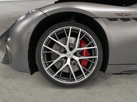 Maserati GranTurismo Trofeo V6 550CV AWD