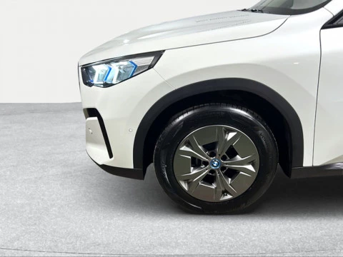 BMW iX2 xDrive30