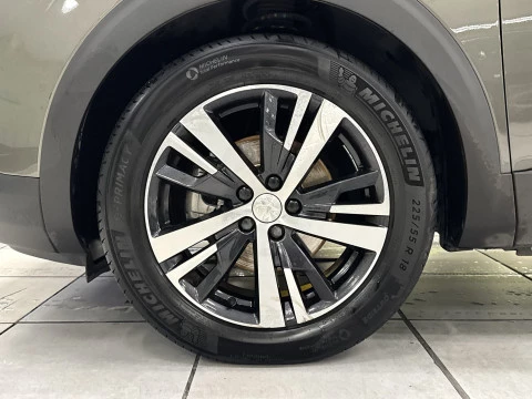 Peugeot 3008 PureTech 130 SANDS Allure 96 kW (130 CV)