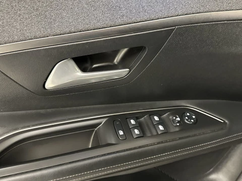 Peugeot 3008 PureTech 130 SANDS Allure 96 kW (130 CV)