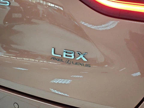 Lexus LBX 1.5 136cv HEV Elegant+ Black