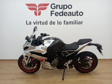Suzuki GSX R8