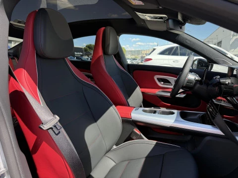 Mercedes-Benz CLA  180 con tecnologia hibrida