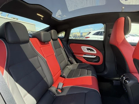 Mercedes-Benz CLA  180 con tecnologia hibrida