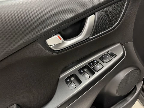 Hyundai Kona 1.6 GDI HEV Maxx DCT 104 kW (141 CV)