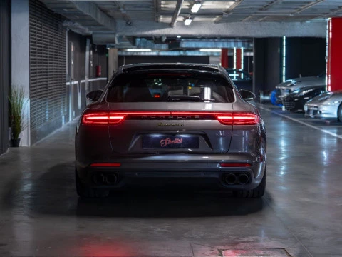 Porsche Panamera 4 E-Hybrid