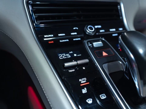 Porsche Panamera 4 E-Hybrid