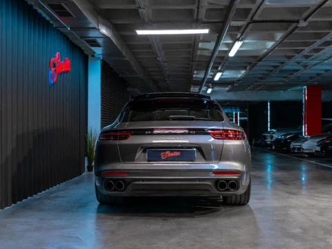 Porsche Panamera 4 E-Hybrid