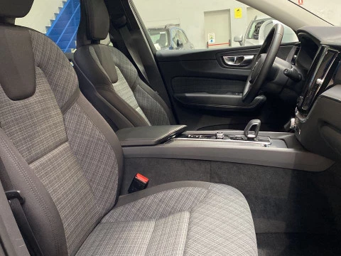 Volvo XC60 2.0 B4 D MOMENTUM AUTO 5P