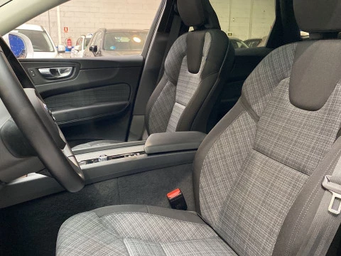 Volvo XC60 2.0 B4 D MOMENTUM AUTO 5P