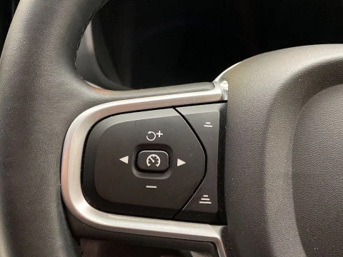 Volvo XC60 2.0 B4 D MOMENTUM AUTO 5P