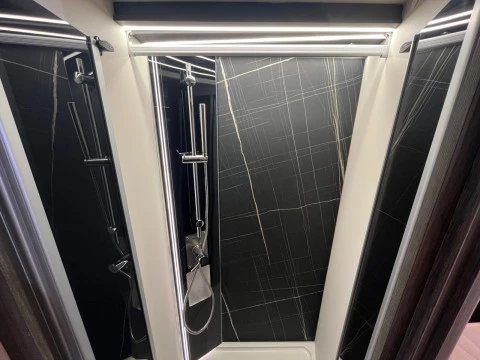 MCLOUIS NEVIS NEVIS 881