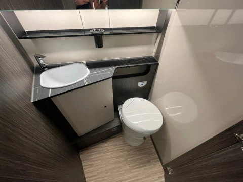 MCLOUIS NEVIS NEVIS 881