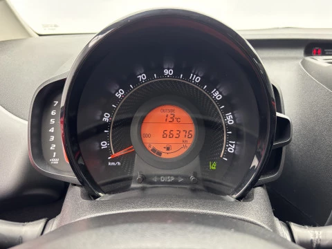 Toyota Aygo 1.0 70 x-play