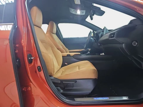 Lexus UX 2.0 250h Business City