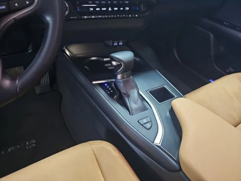 Lexus UX 2.0 250h Business City