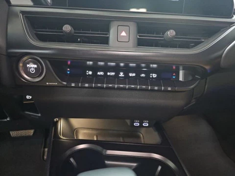 Lexus UX 2.0 250h Business City