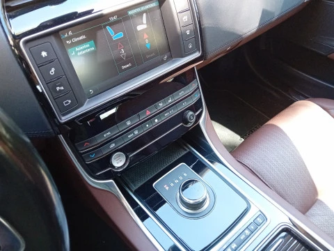 Jaguar XE 2.0I 177kW RWD Portfolio Auto