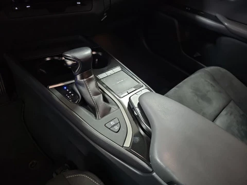 Lexus UX 2.0 250h Business