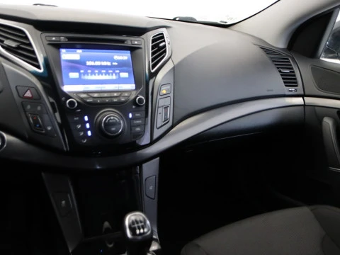Hyundai I40 familiar 1.7 CRDI 136HP BLUEDRIVE TECNO XENON SKY 5P