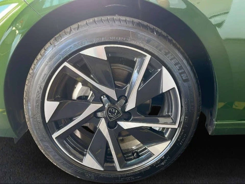 Peugeot 308 5P Allure BlueHDi 130 S&S EAT8