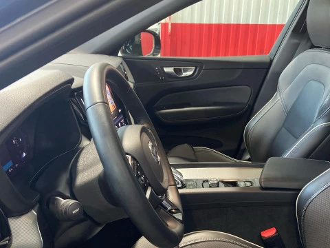 Volvo XC60 2.0 B4 D Plus Dark Auto