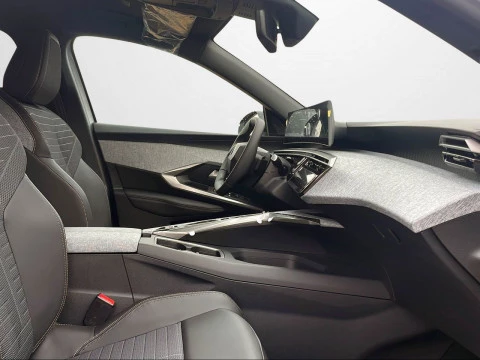 Peugeot 5008 Plug-in Hybrid 1.6 143KW Allure e-DCS7