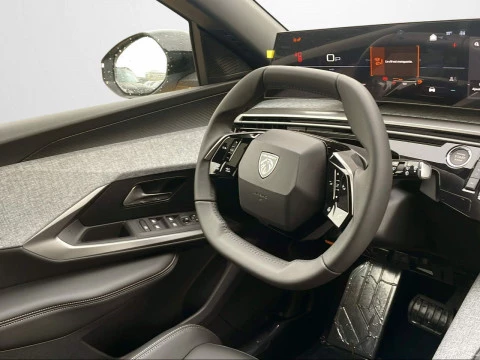 Peugeot 5008 Plug-in Hybrid 1.6 143KW Allure e-DCS7