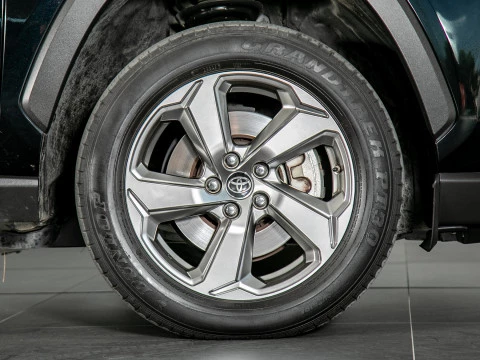 Toyota Rav4 2.5l 220H Advance