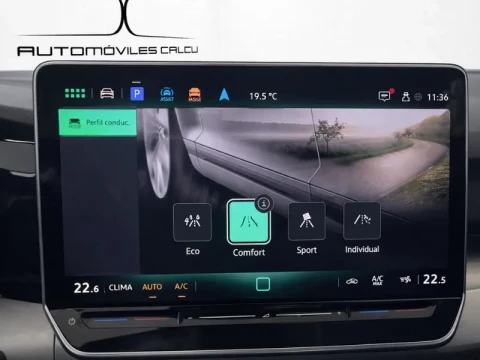 Cuadro digital central del Volkswagen Golf Más 2.0 TDI 85kW (115CV).