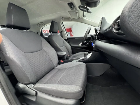 Toyota Yaris 1.5 120H Business Plus