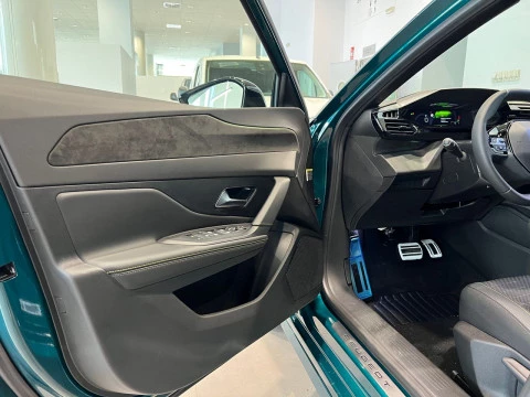 Peugeot 308 5P GT Hybrid MHEV 145 e-DCS6