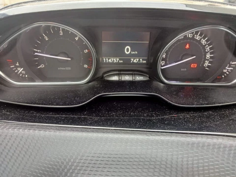 Peugeot 2008 Allure BlueHDI 100 S&S BVM6