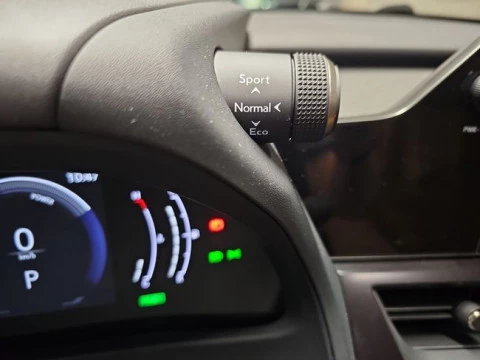 Lexus UX 2.0 300h UX Plus