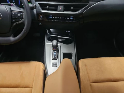 Lexus UX 2.0 300h UX Plus