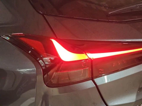 Lexus UX 2.0 300h UX Plus