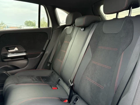 Mercedes-Benz GLA  200 d