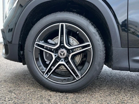 Mercedes-Benz GLB  200 d