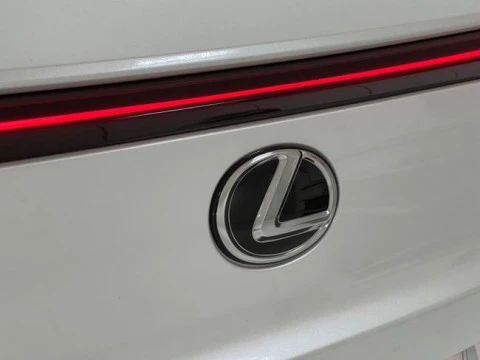 Lexus UX 2.0 300h UX Plus