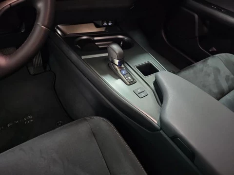 Lexus UX 2.0 300h UX Plus