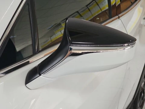Lexus UX 2.0 300h UX Plus