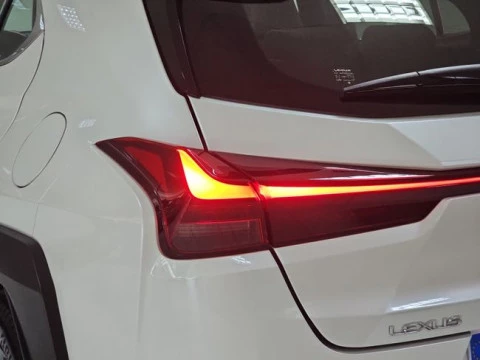 Lexus UX 2.0 300h UX Plus