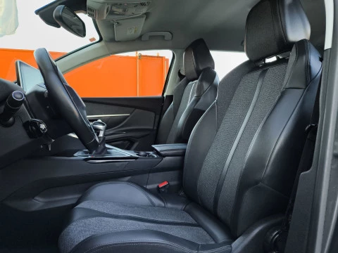 Peugeot 5008 PureTech 130 SANDS Allure 96 kW (130 CV)