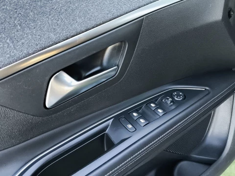 Peugeot 5008 PureTech 130 SANDS Allure 96 kW (130 CV)