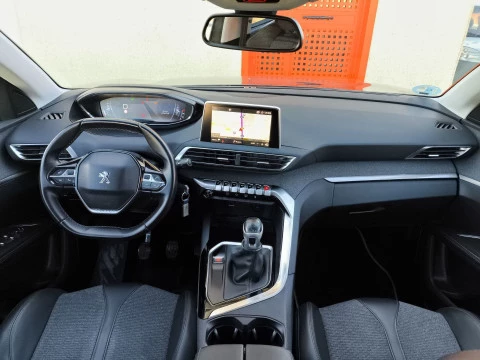 Peugeot 5008 PureTech 130 SANDS Allure 96 kW (130 CV)