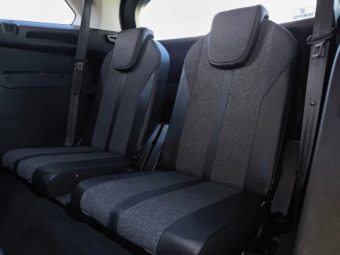 Peugeot 5008 PureTech 130 SANDS Allure 96 kW (130 CV)