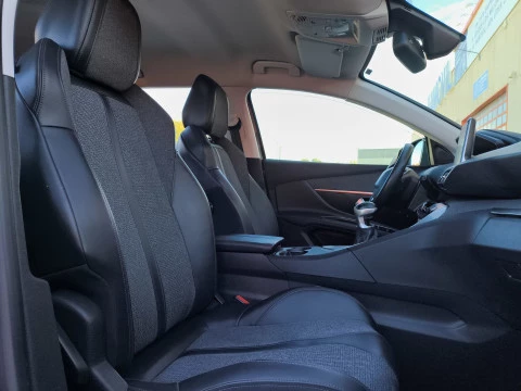 Peugeot 5008 PureTech 130 SANDS Allure 96 kW (130 CV)