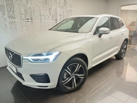 Volvo XC60 2.0 T8 AWD R-Design Auto Volvo XC60 2.0 T8 AWD R-Design Auto