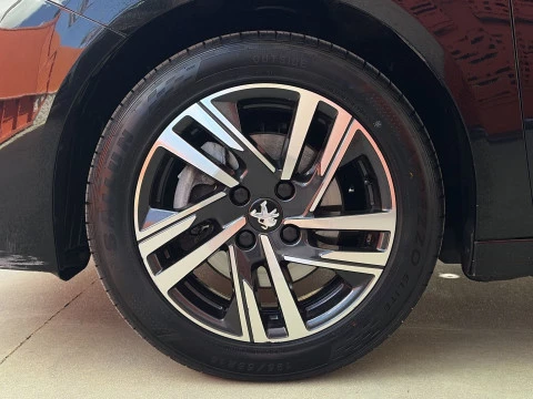 Peugeot 208 PureTech 100 Allure 75 kW (100 CV)